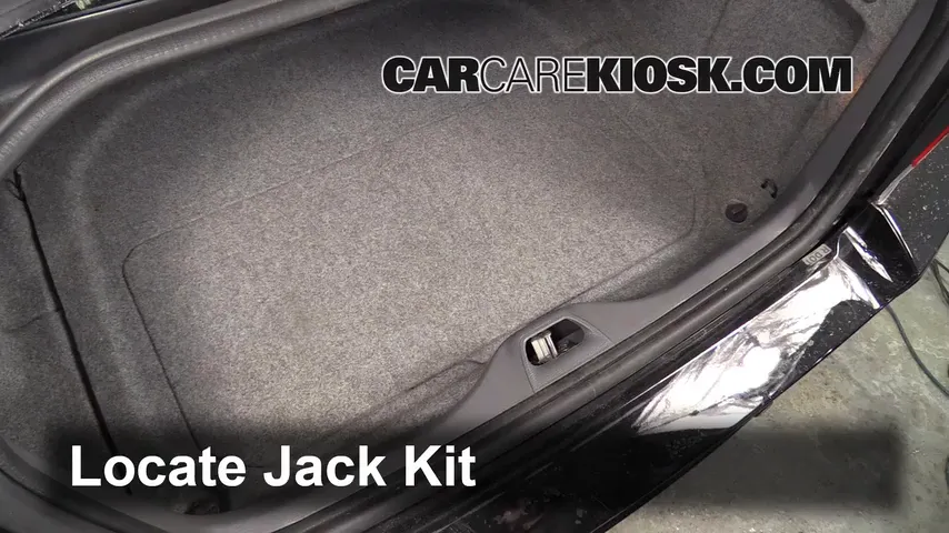 2008 Volvo S60 2.5T 2.5L 5 Cyl. Turbo Levantar auto Usar el gato para levantar el auto